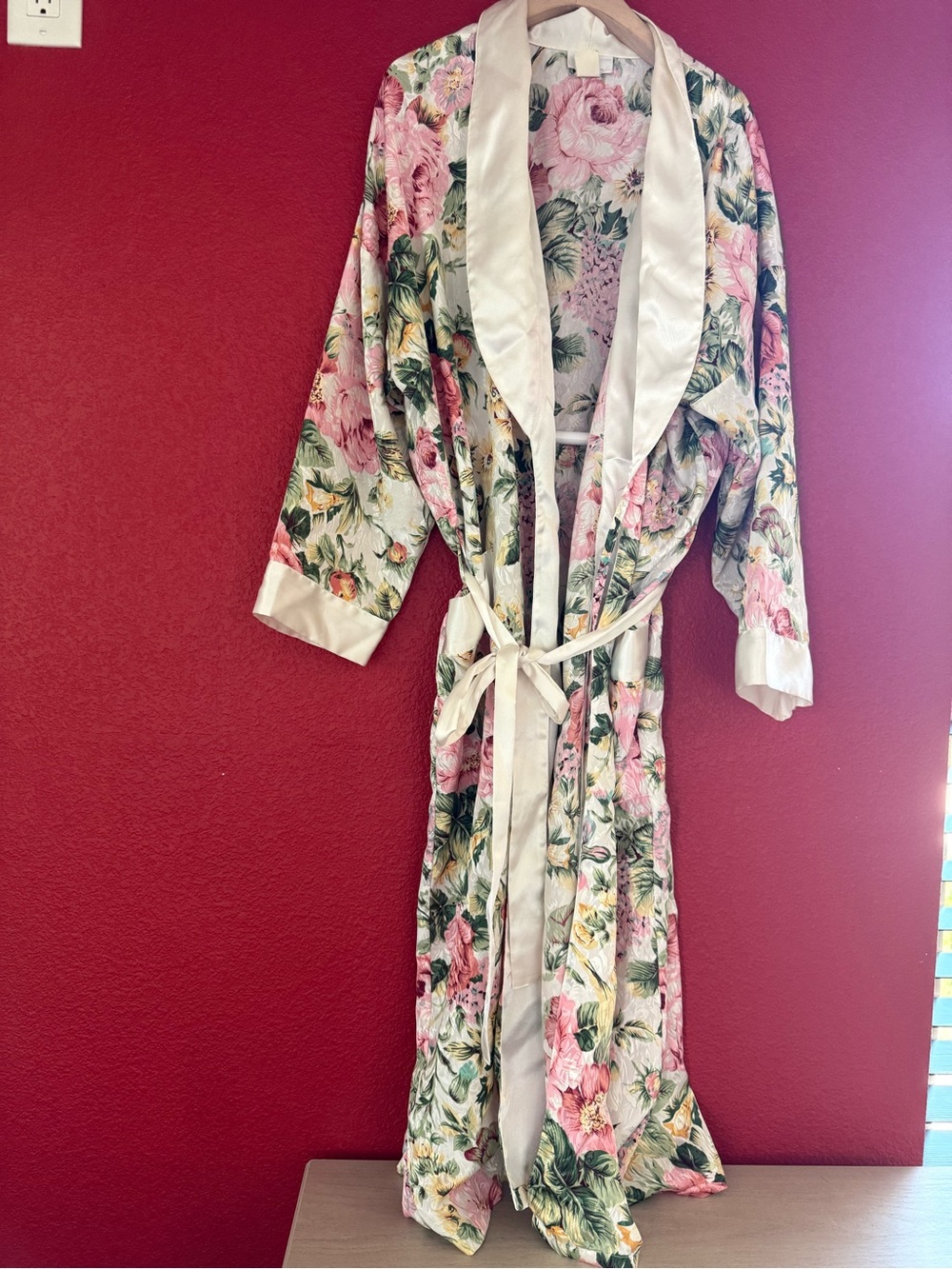 Laura Ashley Pink and Cream Floral Satin-Trim Robe